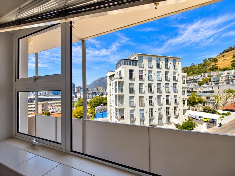 2 Bedroom Property for Sale in Green Point Western Cape